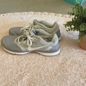 Nike tennis shoes size 6.5